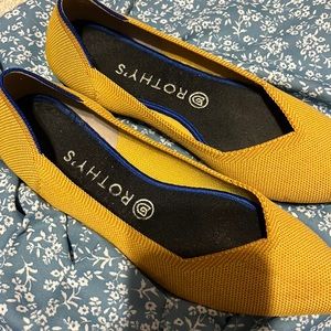 Rothy’s in great condition washable shoe